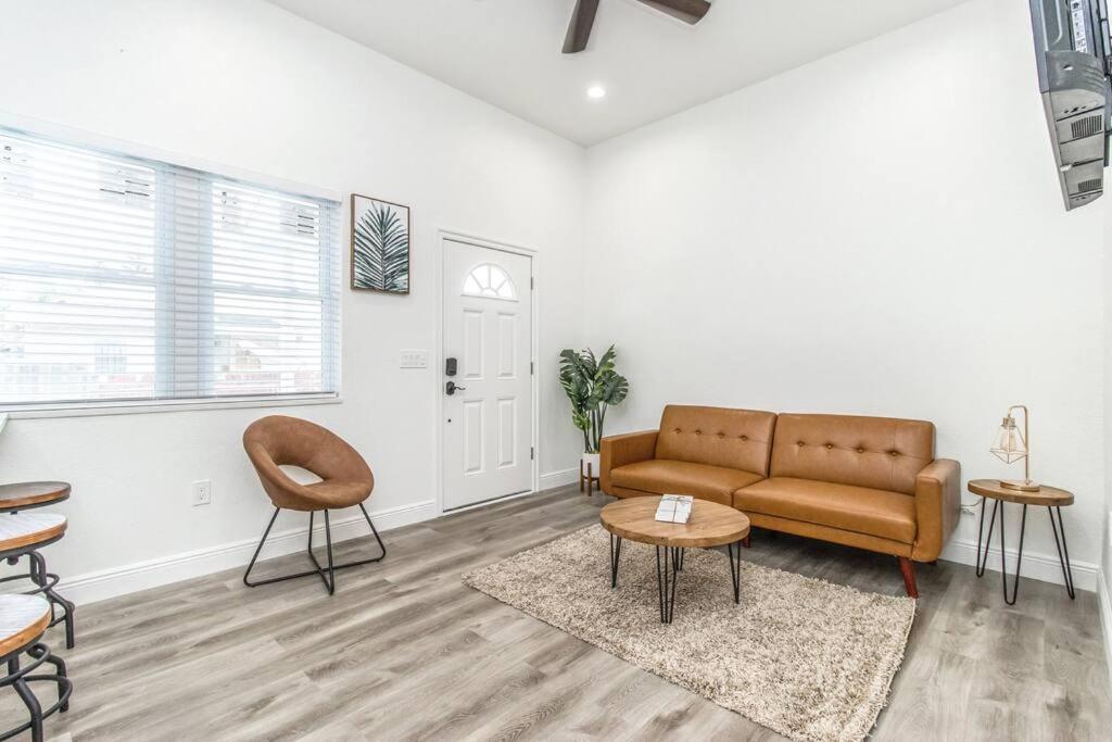 2Br Spacious House In Heart Of West Tampa Exterior photo