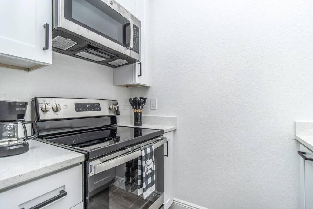 2Br Spacious House In Heart Of West Tampa Exterior photo